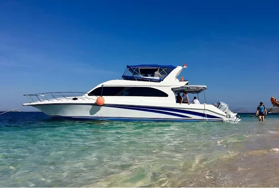 Komodo Island: Komodo Dragons & Islands Day Tour - Taka Makassar: a small sandbar with a big visual payoff