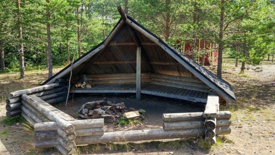 Korouoma National Park Guided Hike with Snacks - The campfire stop and what you eat