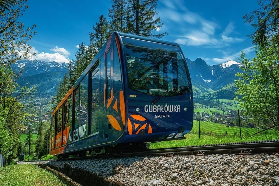 Krakow: Zakopane Tatra Mountains, Cable Car, Local Tasting - Getting from Krakow to the wooden houses of Chocholow