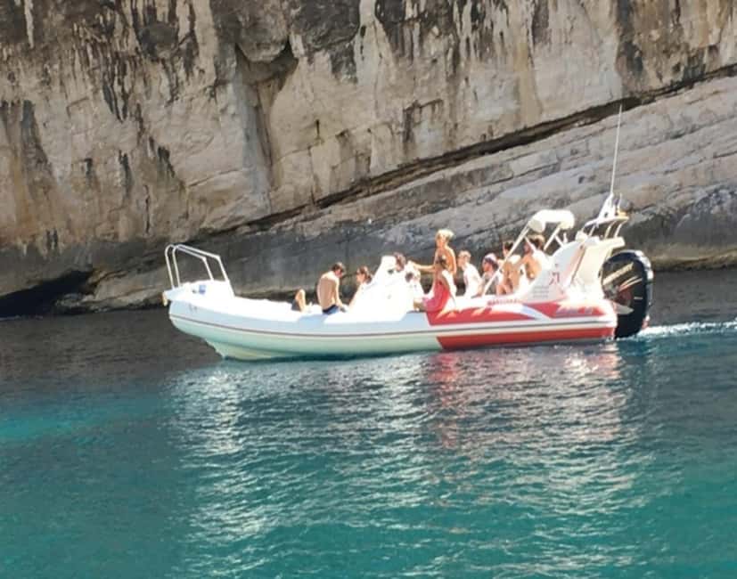 La Ciotat: Calanques Morning Boat Tour with Snorkeling - What the guides add to the ride