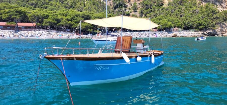 La Spezia: Cinque Terre and Portovenere Full-Day Boat Tour - Monesteroli is made for a swim stop