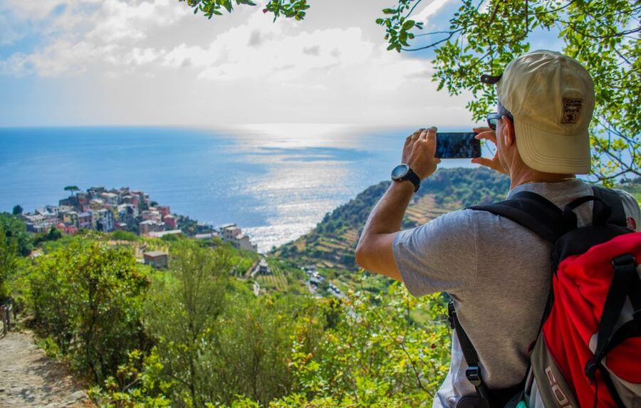 La Spezia: Cinque Terre Guided Hiking Tour - The three-hour hike to Corniglia