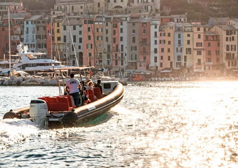 La Spezia: Cinque Terre Sunset Boat Tour with Appetizers - The swim stop and aperitivo