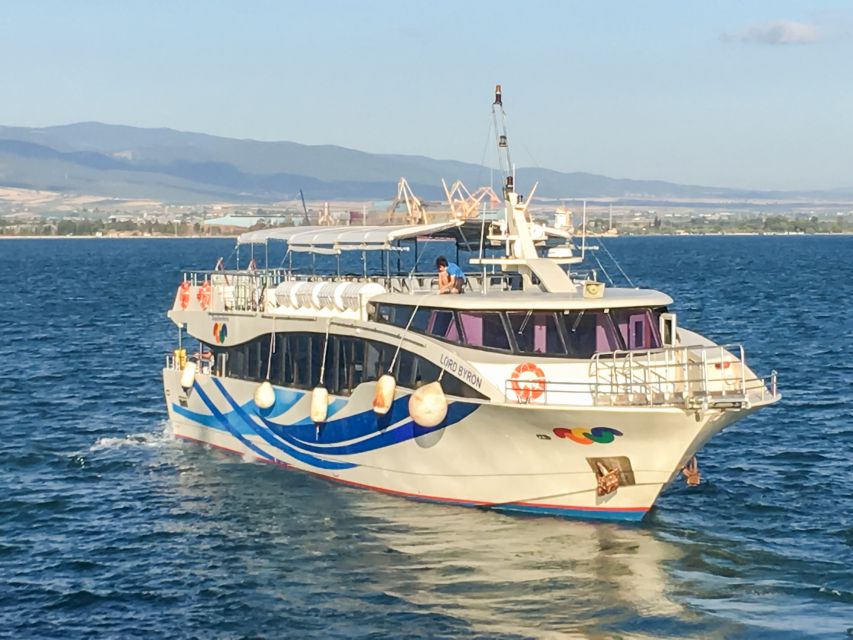 La Spezia: Cinque Terre Tour by Boat - Vernazza saves a classic view for later