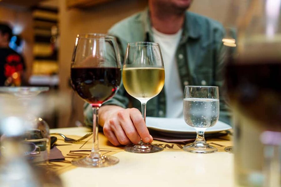 La Spezia: Taste Cinque Terre on a Full Meal Food Tour - The guides make the walk more personal