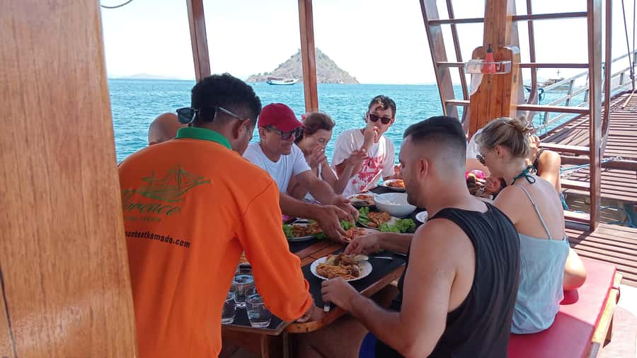 Labuan Bajo: 2D1N Komodo & Pink Beach Shared Boat Tour - Key points before you book