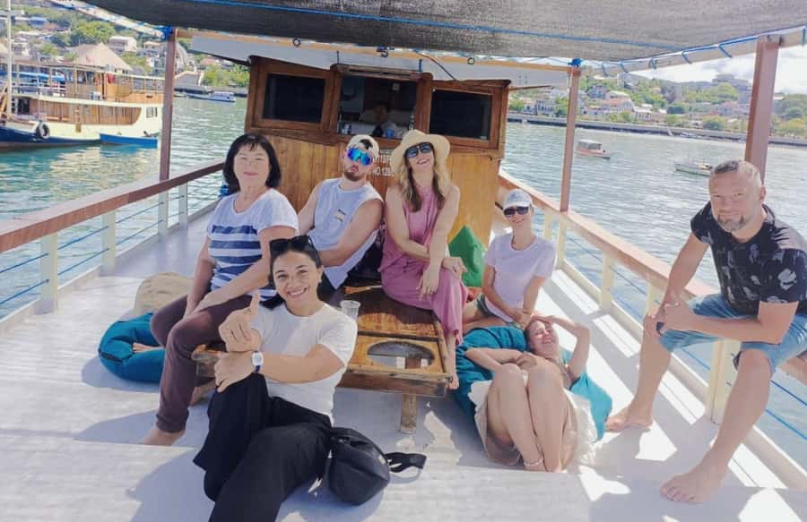 Labuan Bajo: 2D1N Komodo & Pink Beach Shared Boat Tour - Manta Point depends on the sea