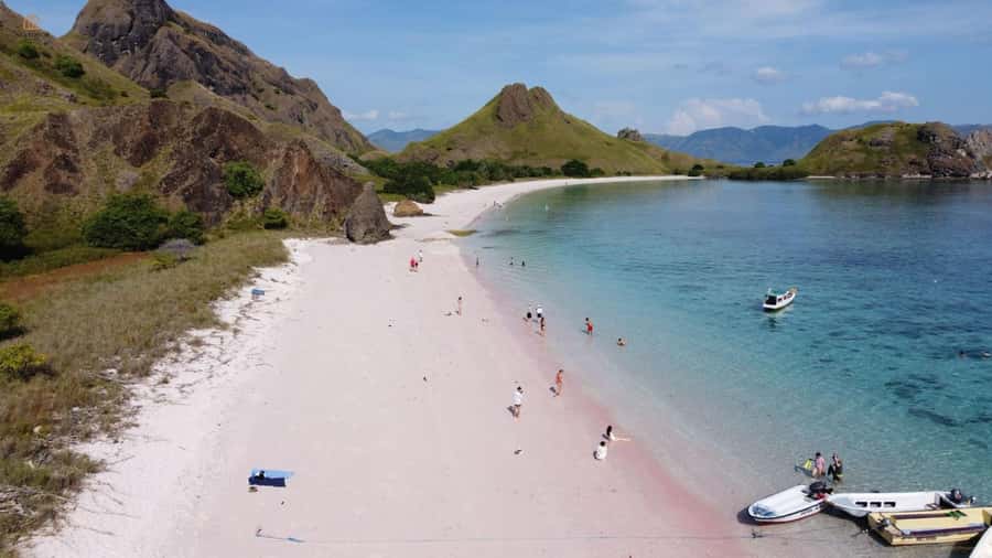 Labuan Bajo: 2D1N Komodo & Pink Beach Shared Boat Tour - Day one: Kelor, Manjarite, and sunset at Kalong