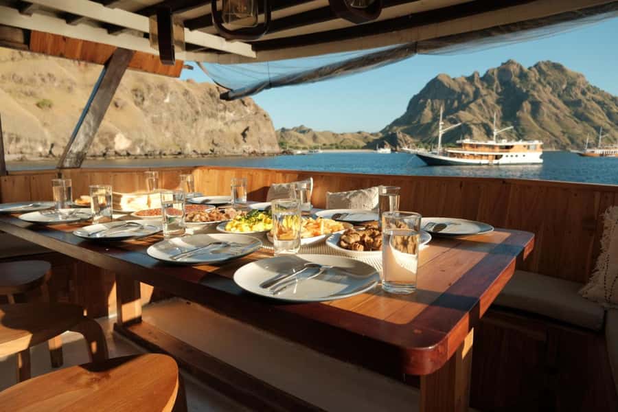 Labuan Bajo: 3-Day Komodo Island and Pink Beach Tour - Key points to know before booking
