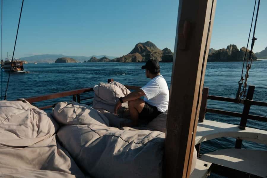 Labuan Bajo: 3-Day Komodo Island and Pink Beach Tour - What $314 buys you around Komodo
