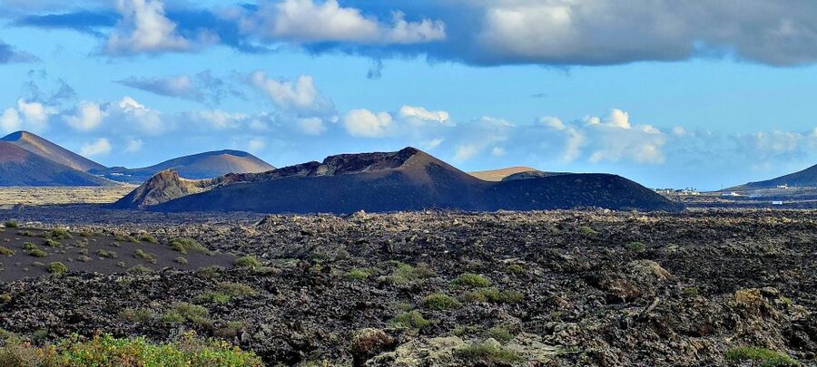 Lanzarote E-Bike Tour: Volcano Craters & Scenic Vineyards - How demanding is four hours on volcanic tracks?