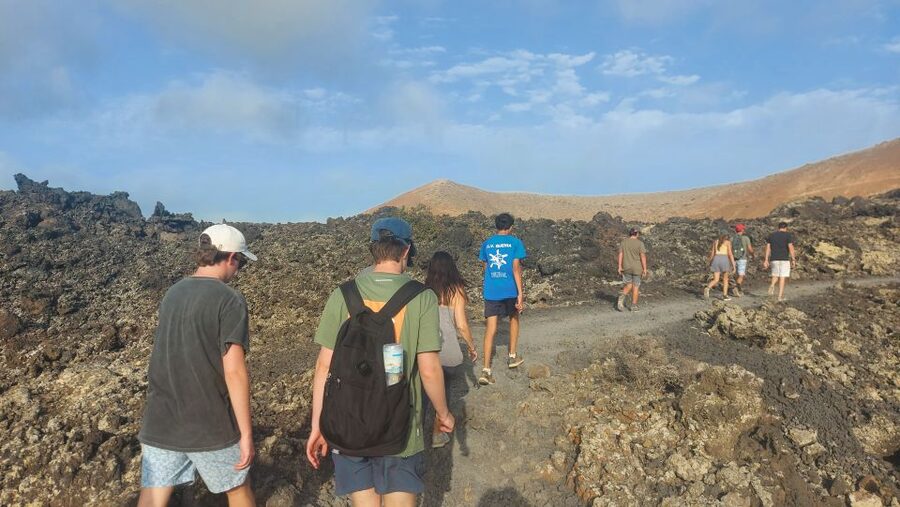 Lanzarote: Timanfaya Natural Park Trekking Tour - The quiet minute beside a crater