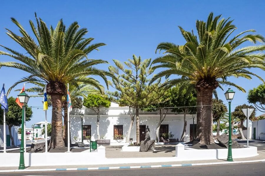 Lanzarote: Timanfaya Park and Jameos del Agua Full-Day Tour - Crossing to Lanzarote’s greener north