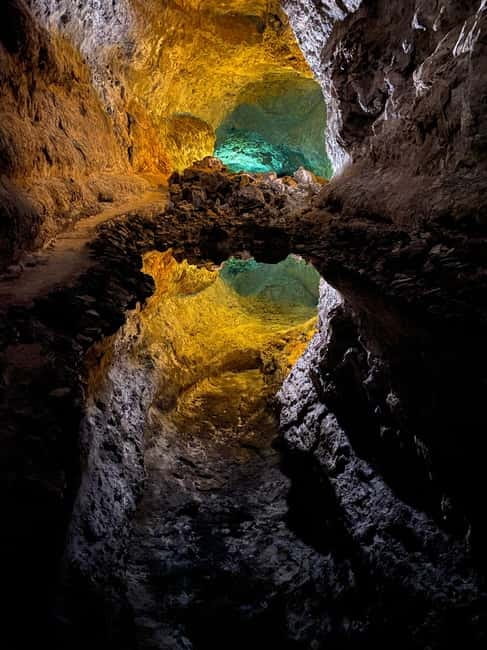 Lanzarote: Timanfaya Park, Jameos Agua, & Cueva Verdes Tour - Cueva de los Verdes, Lanzarote’s most memorable walk