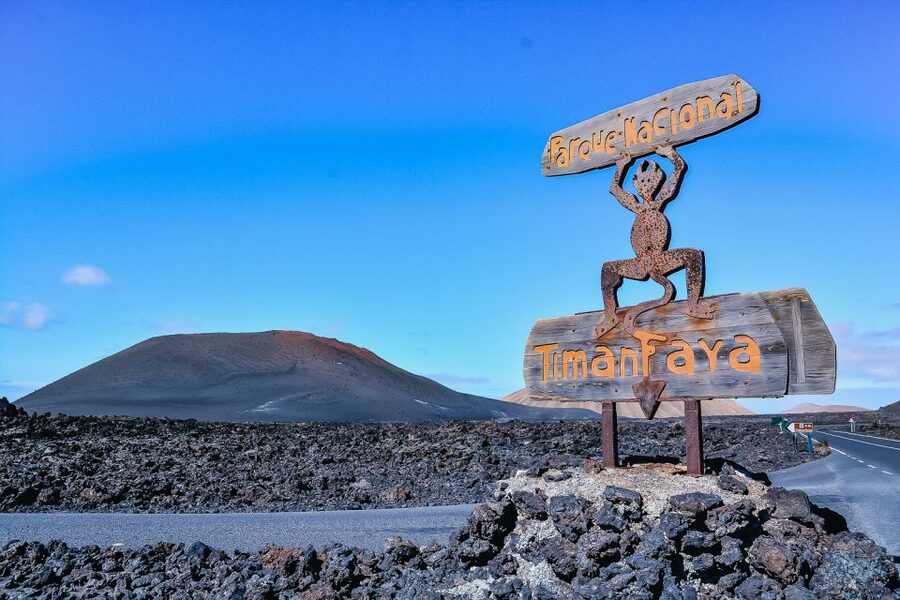 Lanzarote: Volcanos of Timanfaya and Caves Tour with Lunch - Who should book this Lanzarote tour?