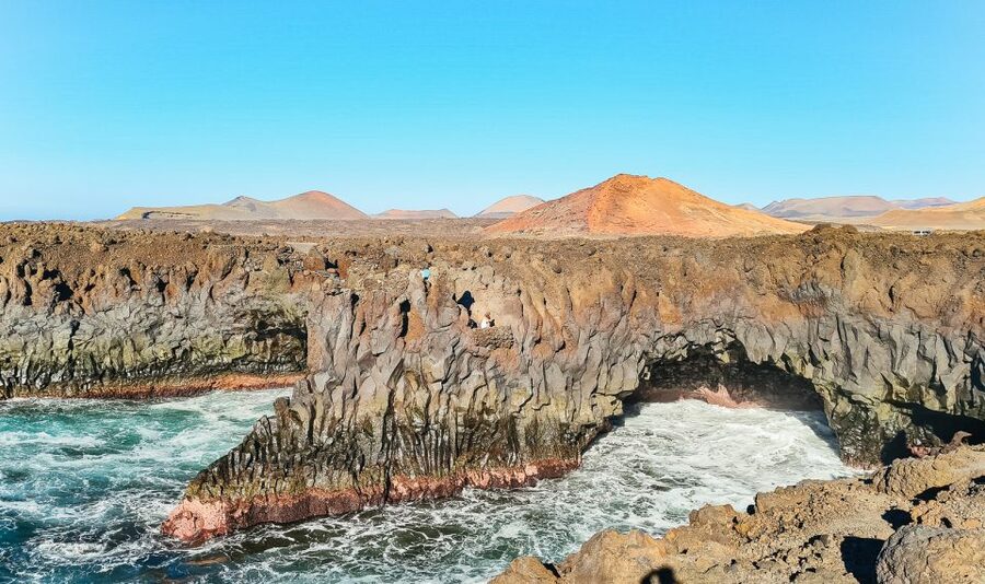Lanzarote: Volcanos of Timanfaya and Caves Tour with Lunch - Guides, coaches, and the rhythm of the day