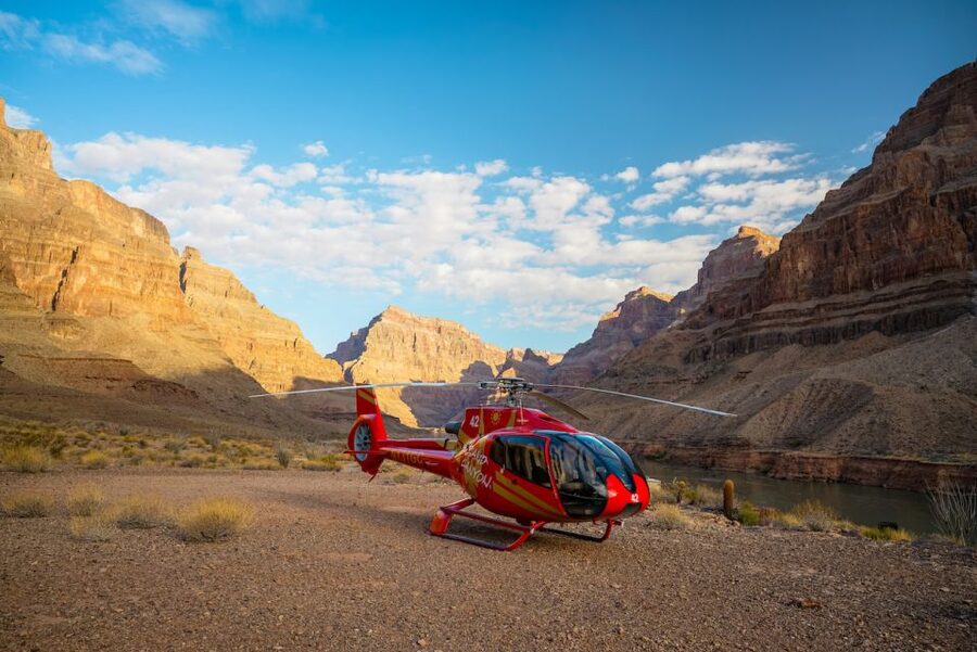 Las Vegas: Grand Canyon Helicopter Landing Tour - Landing 3,200 to 3,500 feet below the rim
