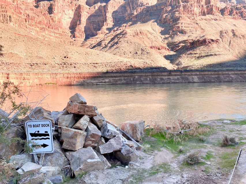 Las Vegas: Grand Canyon Helicopter Ride, Boat Tour & Skywalk - The pontoon ride on the Colorado River