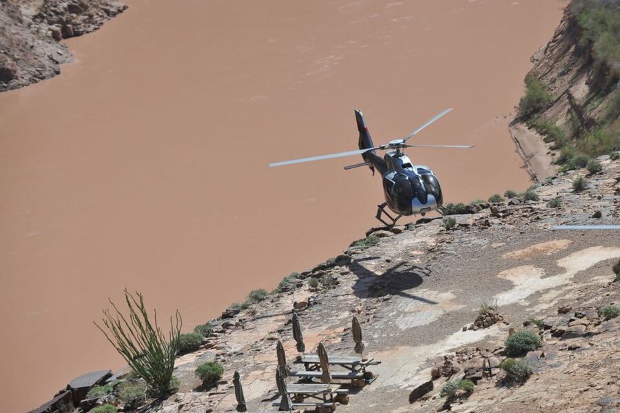 Las Vegas: Grand Canyon West Helicopter Experience - Descending 3,500 feet into Grand Canyon West