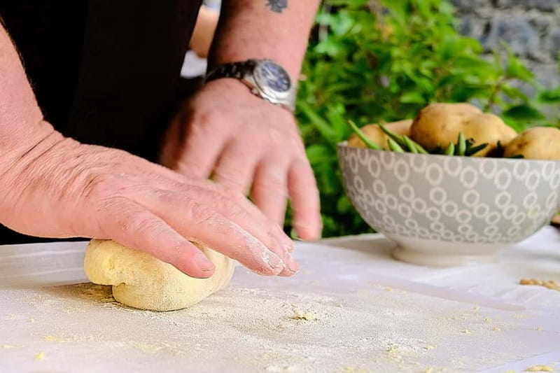 Levanto, Cinque terre: Fresh Pasta and Pesto cooking class - Grinding Ligurian pesto in a mortar