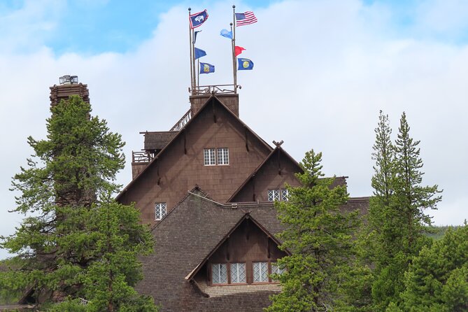 Lower Loop Van Tour from West Yellowstone: Grand Prismatic and Old Faithful - Old Faithful and the one-hour timing gamble