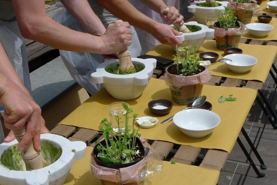 Manarola: Authentic Pesto Making Class at Cinque Terre - Why this one-hour class works in Manarola