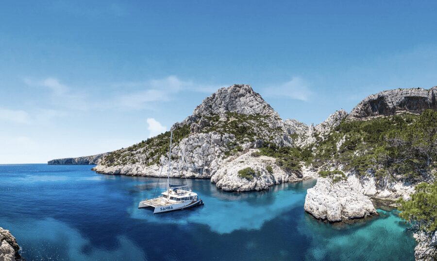 Marseille: A day on a catamaran in the Calanques - All inclusive - Brunch or lunch with the Calanques around you