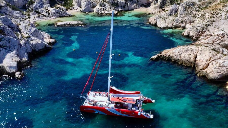 Marseille : Calanques Catamaran Cruise with Lunch & Wine - Sormiou: cliffs close to the water