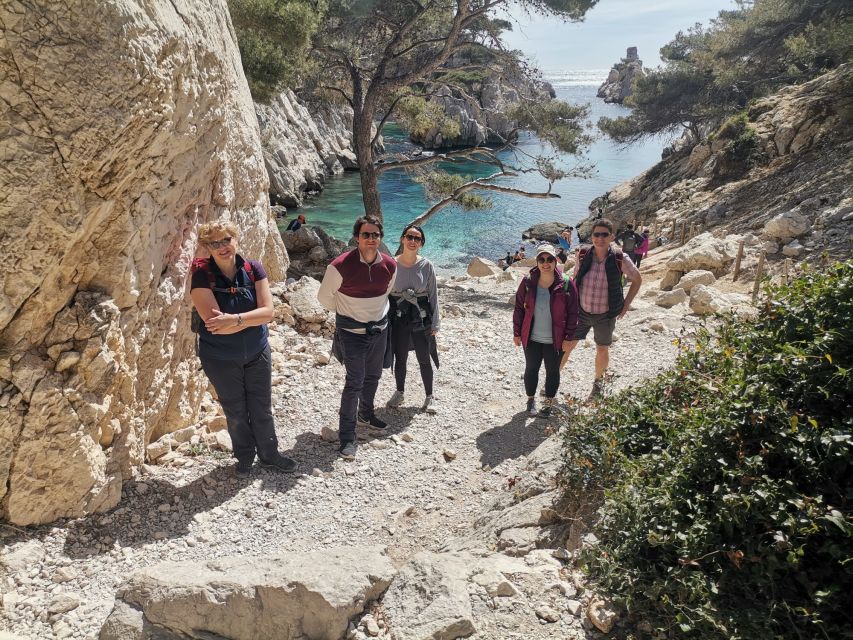 Marseille: Calanques National Park Guided Hike with Picnic - From central Marseille to the Luminy trailhead