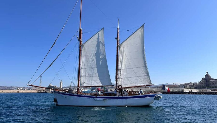 Marseille: Calanques Sailing Cruise with Lunch and Wine - Who should book this Calanques cruise?