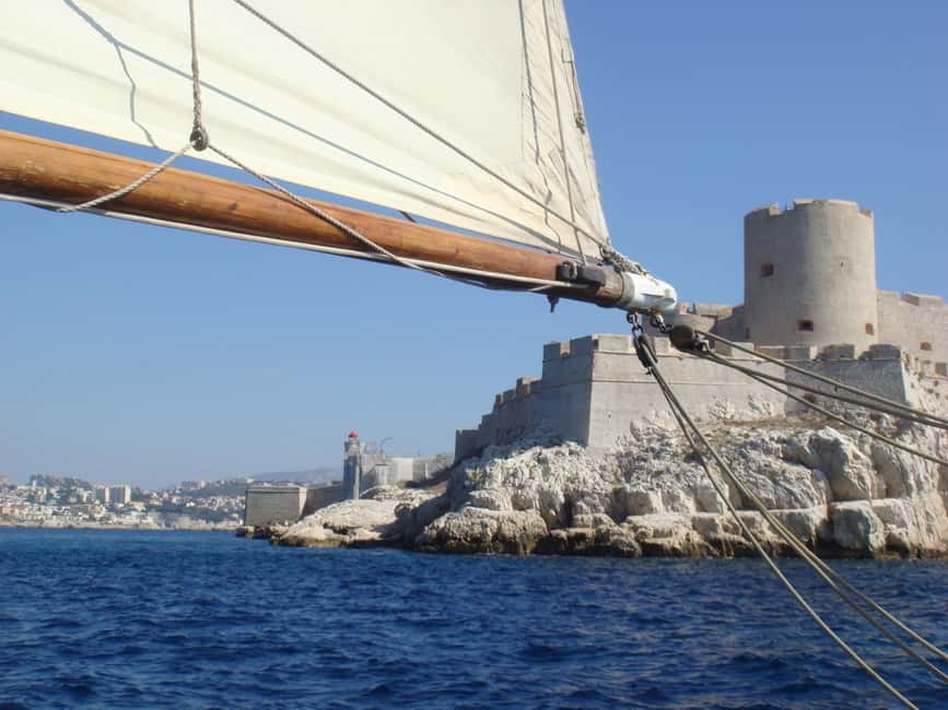Marseille: Château d'If and Frioul Calanques Sailing Cruise - Why La Flâneuse makes the outing feel different