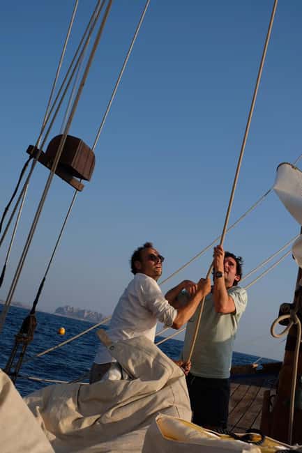 Marseille: Château d'If and Frioul Calanques Sailing Cruise - Leaving Les Barquettes for the open water