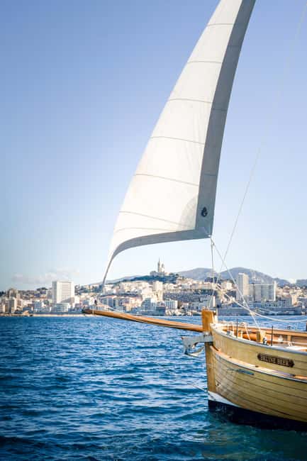 Marseille: Day sailing in the heart of the Calanques with organic lunch and wine - Starting at Marseille’s Old Port