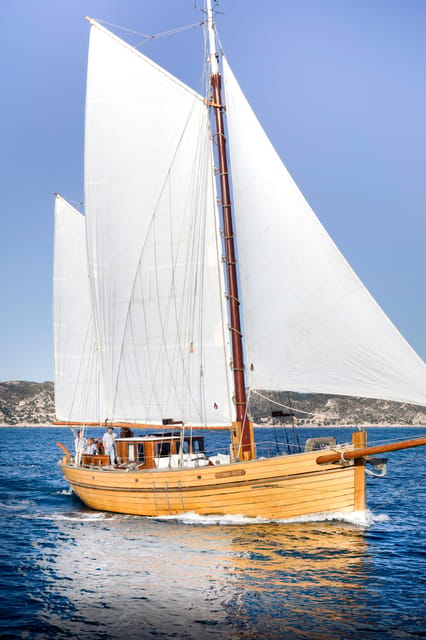 Marseille: Day sailing in the heart of the Calanques with organic lunch and wine - The Calanques National Park by sailboat