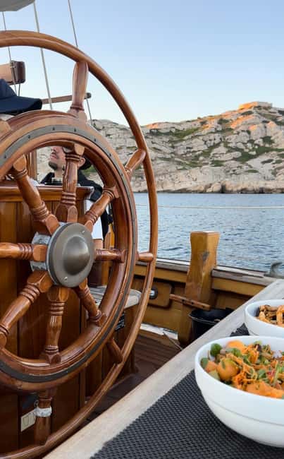 Marseille: Evening sailboat trip to the Calanques du Frioul with buffet and organic wine - Sunset from the water, then Marseille by night