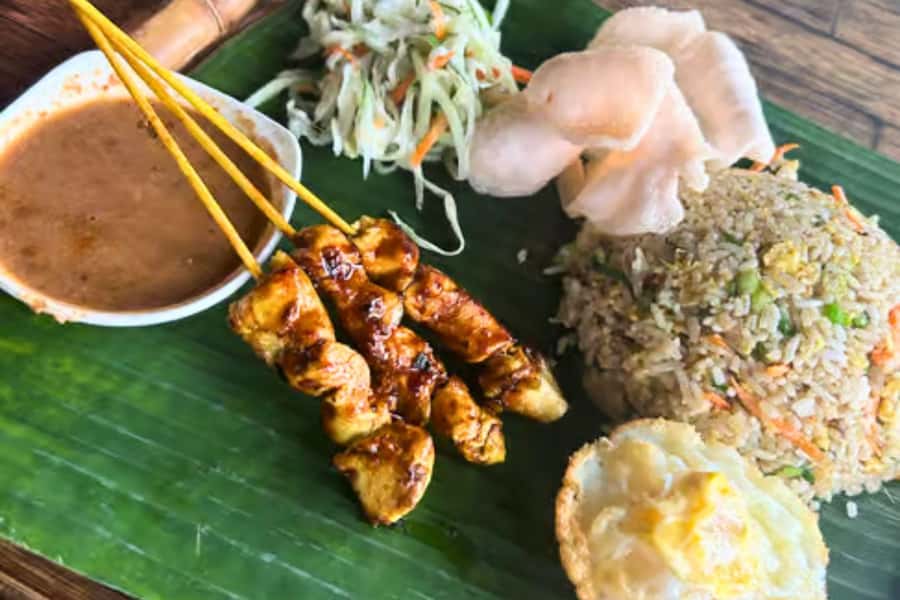 Medan: Mount Leuser National Park Full-Day Trip - Lunch beside the Orangutan Care Center