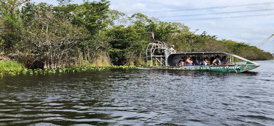 Miami: Everglades Airboat, Gator Encounter & Bus Transfer - Arriving at Everglades Holiday Park