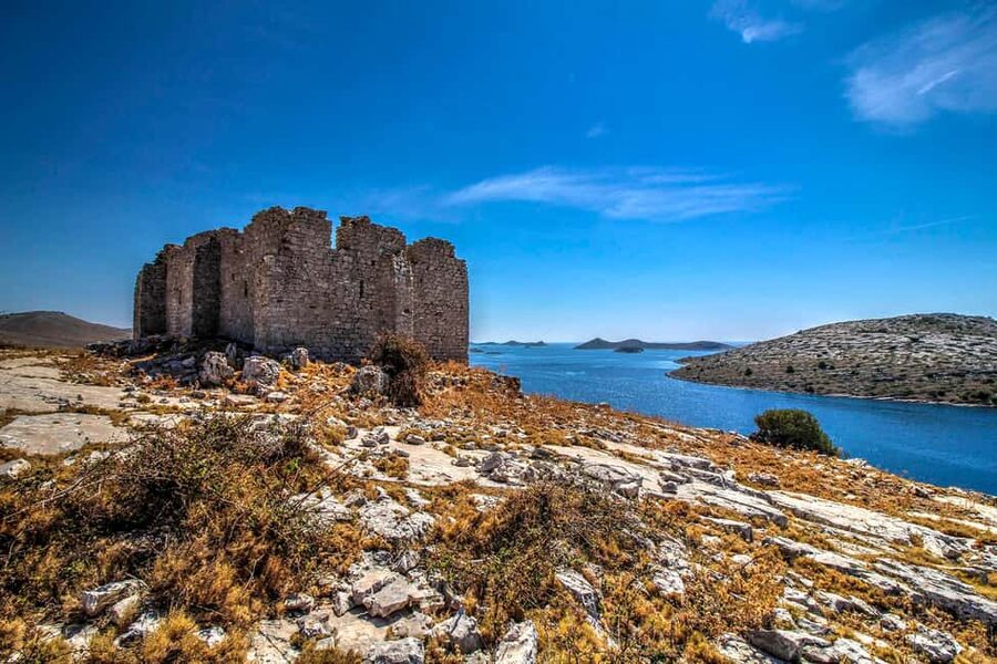 Mikado Kornati Excursion with snorkeling and hiking stops - Tarac Bay, the church, and Tureta Fort
