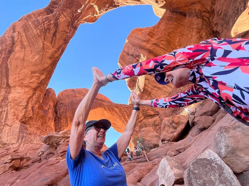 Moab: Arches National Park Sightseeing Tour - Short walks, big photo opportunities