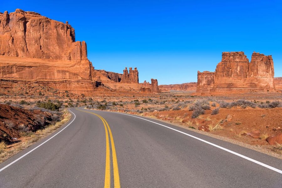 Moab: Arches National Park Sightseeing Tour - Local guides make the difference