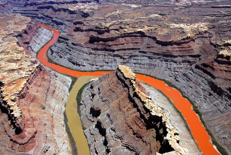 Moab: Canyonlands + Arches National Park Scenic Flight - Seating, photography, and the middle-seat concern