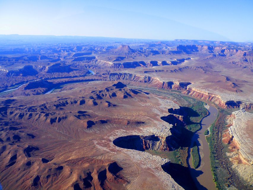 Moab: Canyonlands National Park Airplane Tour - Six remote arches in one pass