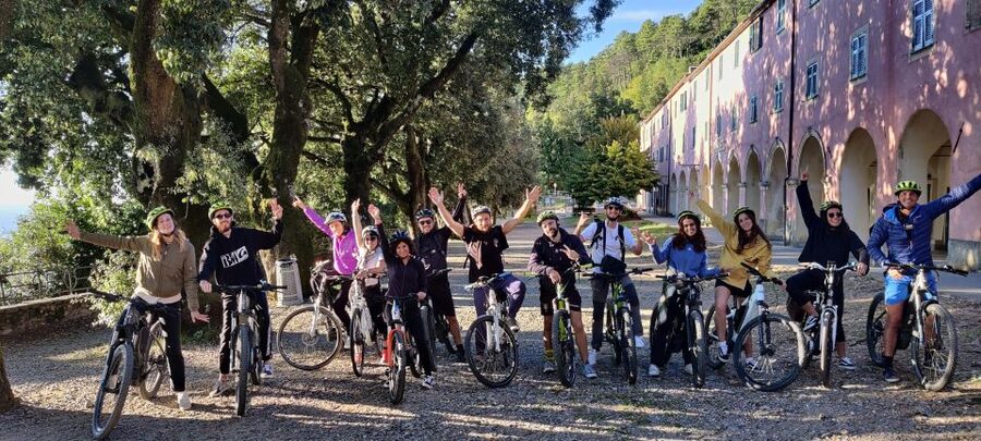 Monterosso al Mare: Cinque Terre National Park E-Bike Tour - The descent and the Vernazza photo stop