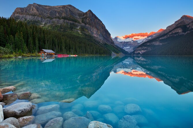 Moraine Lake, Lake Louise Johnston Canyon Banff National Park - Moraine Lake, the summer centerpiece