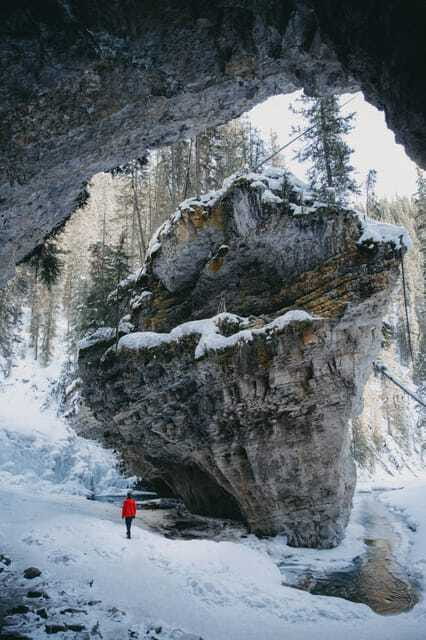 Moraine Lake Louise Emerald Johnston Canyon Banff Yoho Tour - Transport, Group Size, and Comfort
