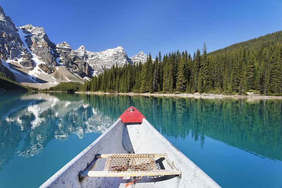 Moraine Lake Louise Emerald Johnston Canyon Banff Yoho Tour - Lake Louise: A Grand First Stop