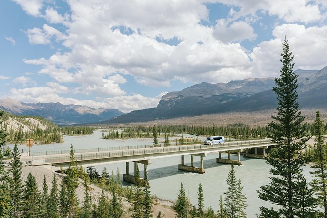 Mountain Lakes and Waterfalls - roundtrip from Banff - Emerald Lake Lodge and the included lunch