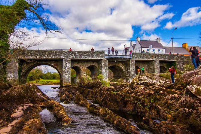 NO 1 Ring of Kerry Tour inc Killarney Lakes & National Park - Starting on Main Street in Killarney