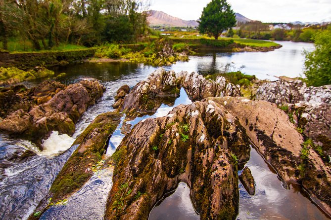 NO 1 Ring of Kerry Tour inc Killarney Lakes & National Park - Kerry Bog Village: a short look at rural Ireland