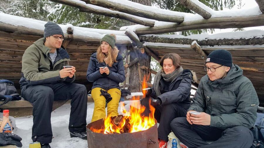 Oslo: Wilderness Skiing Tour with Lunch by the Fire - One hour on skis through the winter woods